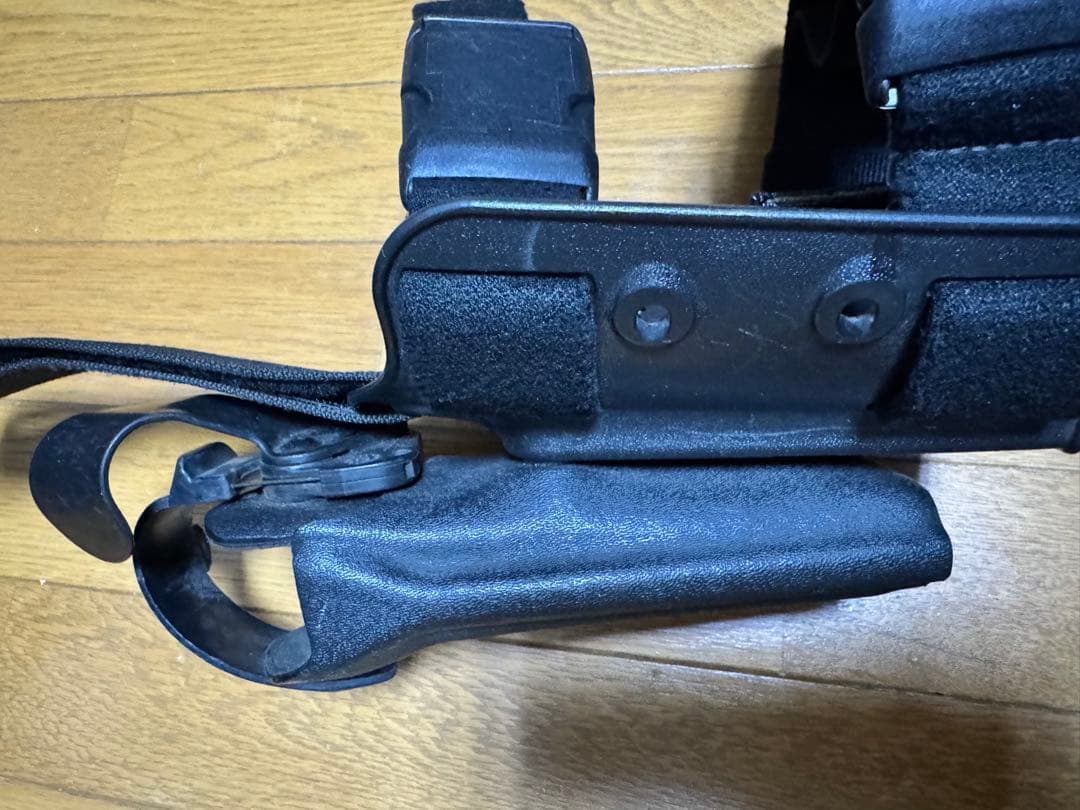 Safariland 実物レッグホルスターSIG P220 P226右用