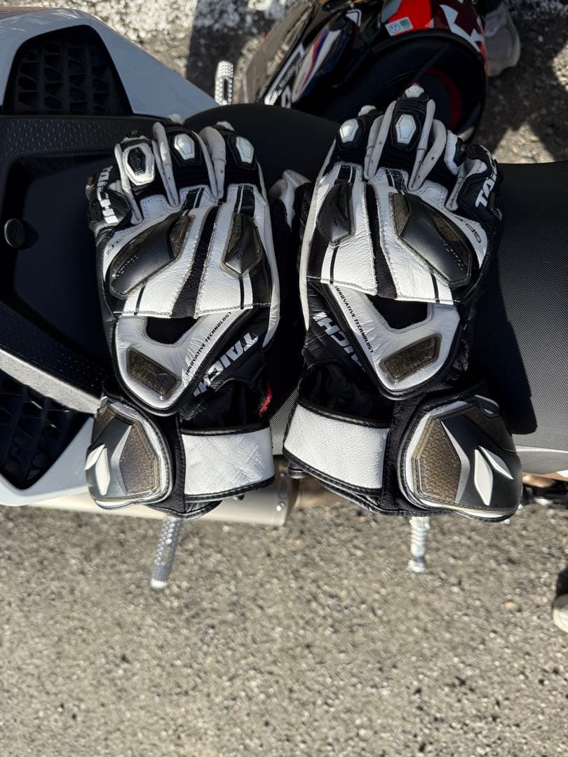 RSタイチ　GP-EVO.R レーシンググローブ