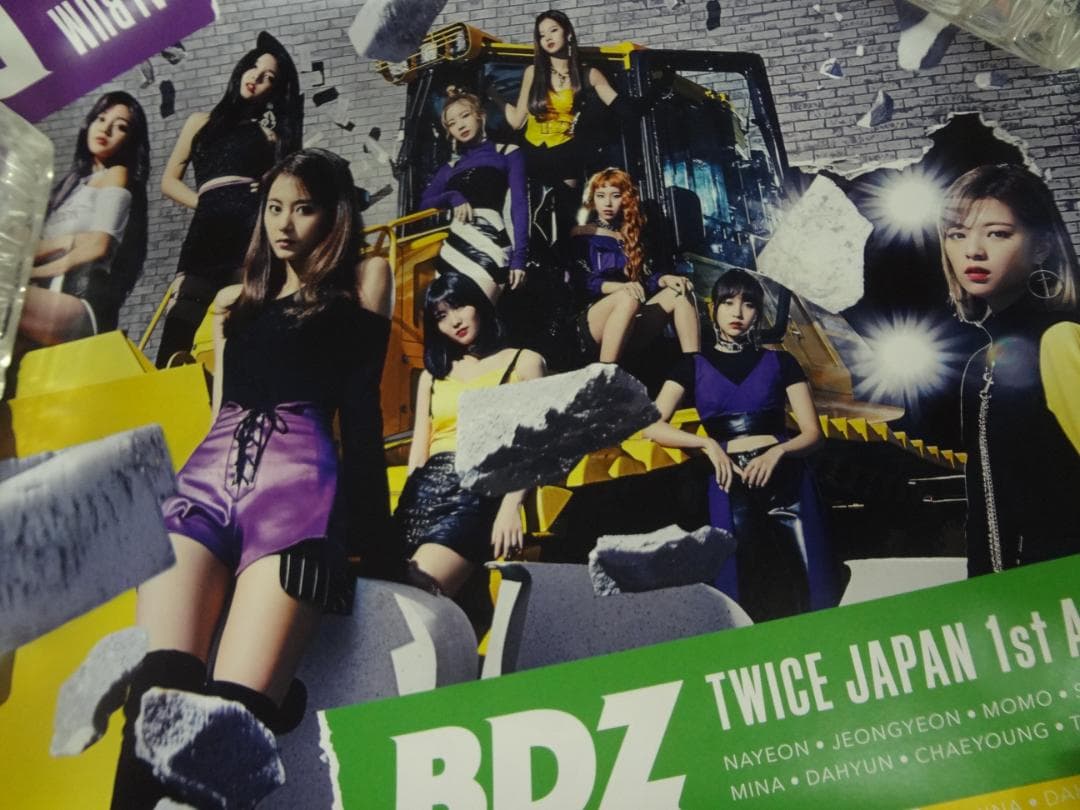 WOMAN ・K-POPアーティストポスター５０枚セット