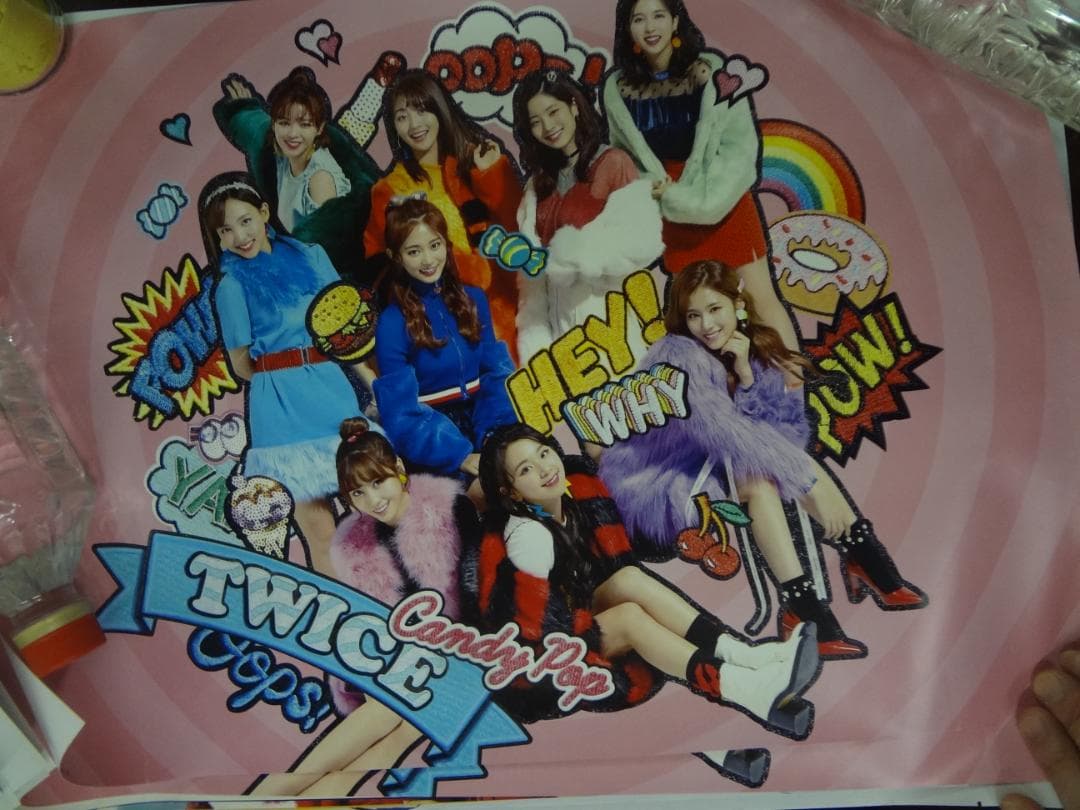 WOMAN ・K-POPアーティストポスター５０枚セット