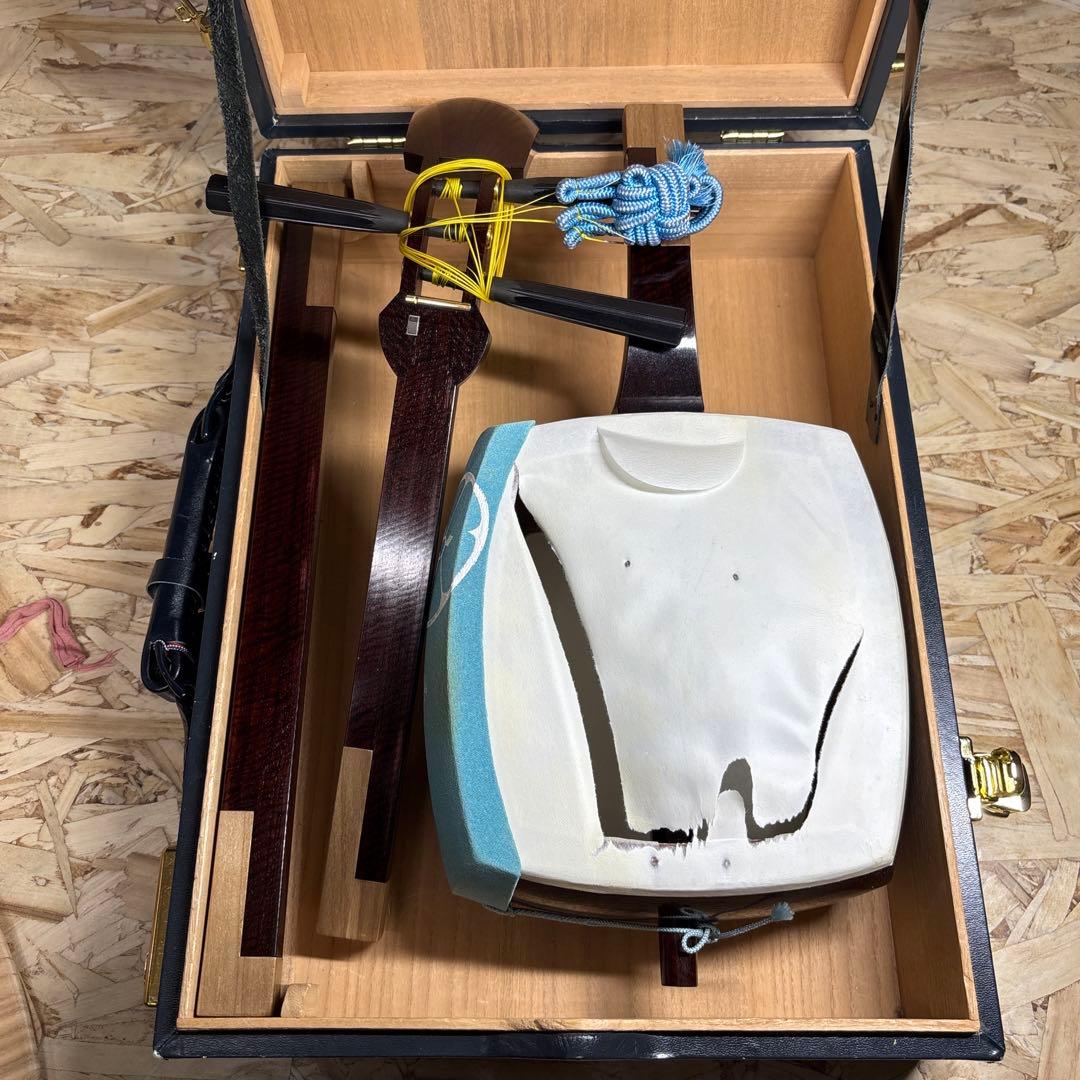 三味線本体 紅木　金細　最高級 ハードケース付き