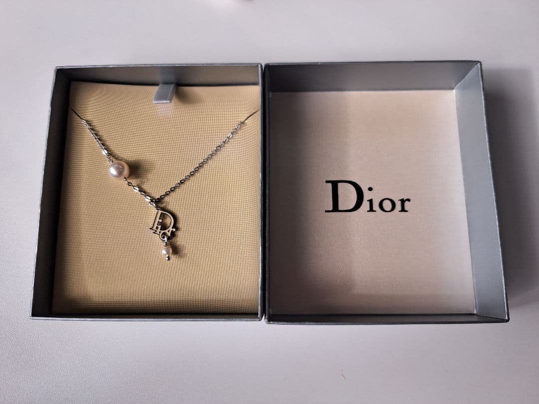 新品未使用【Christian Dior】ロゴパールネックレス