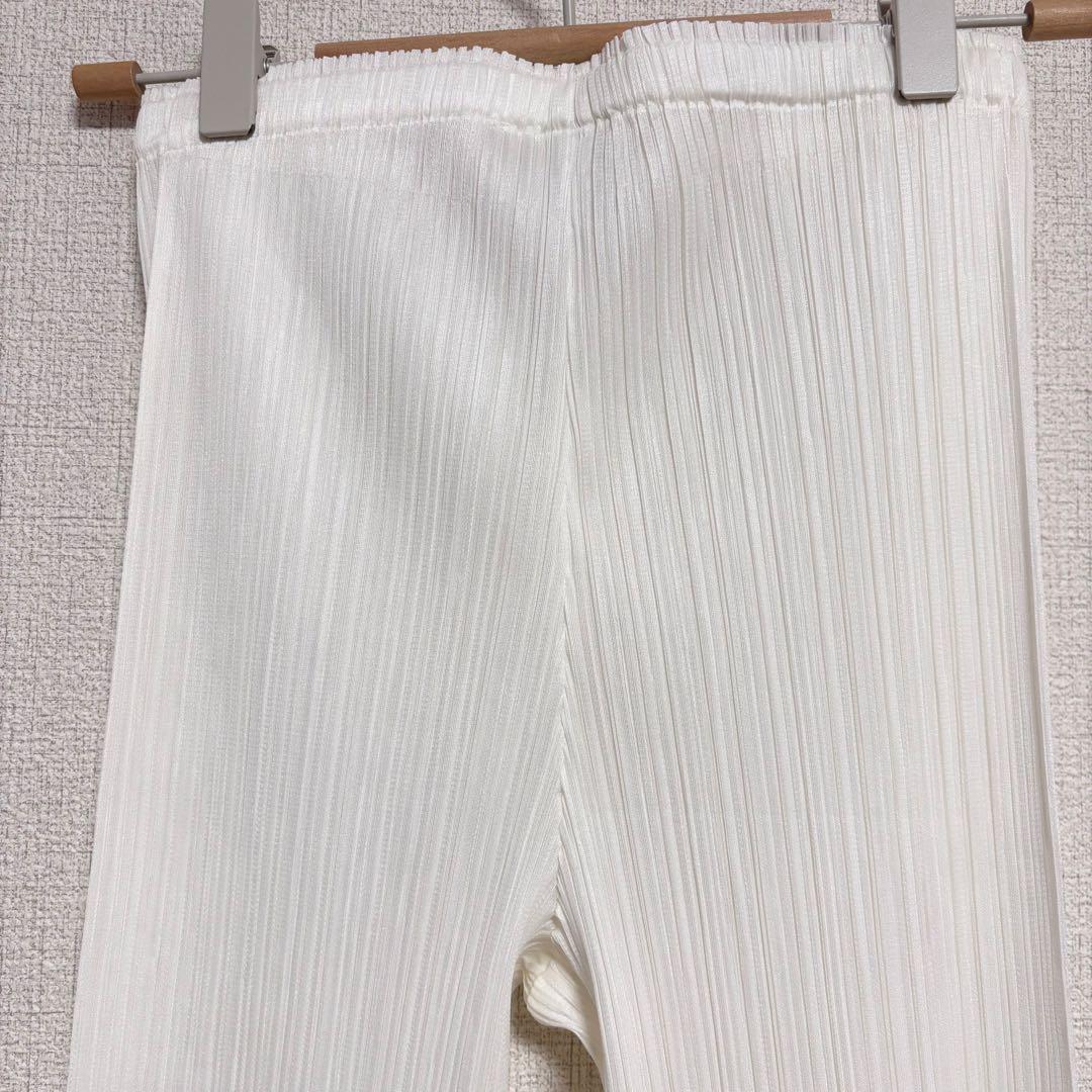 美品　プリーツプリーズ　クロップド丈　カッティング　ホワイト　サイズ2