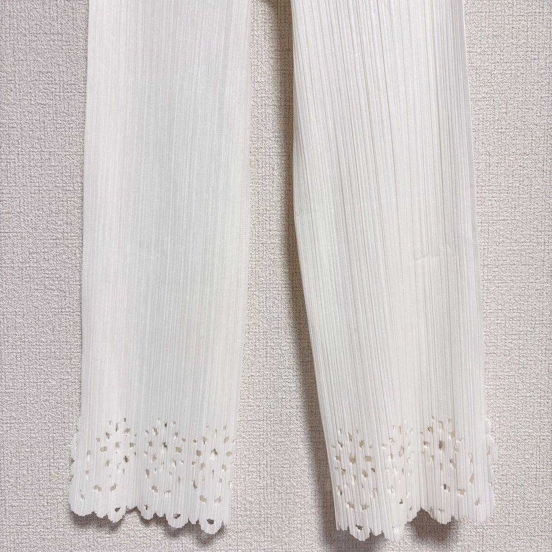 美品　プリーツプリーズ　クロップド丈　カッティング　ホワイト　サイズ2