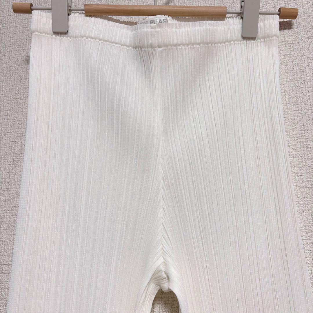 美品　プリーツプリーズ　クロップド丈　カッティング　ホワイト　サイズ2