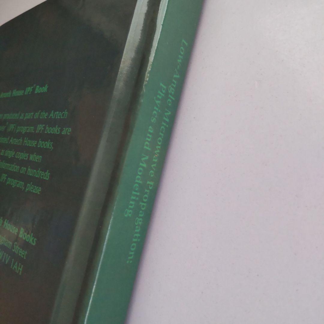 洋書 Low-Angle Microwave Propagation