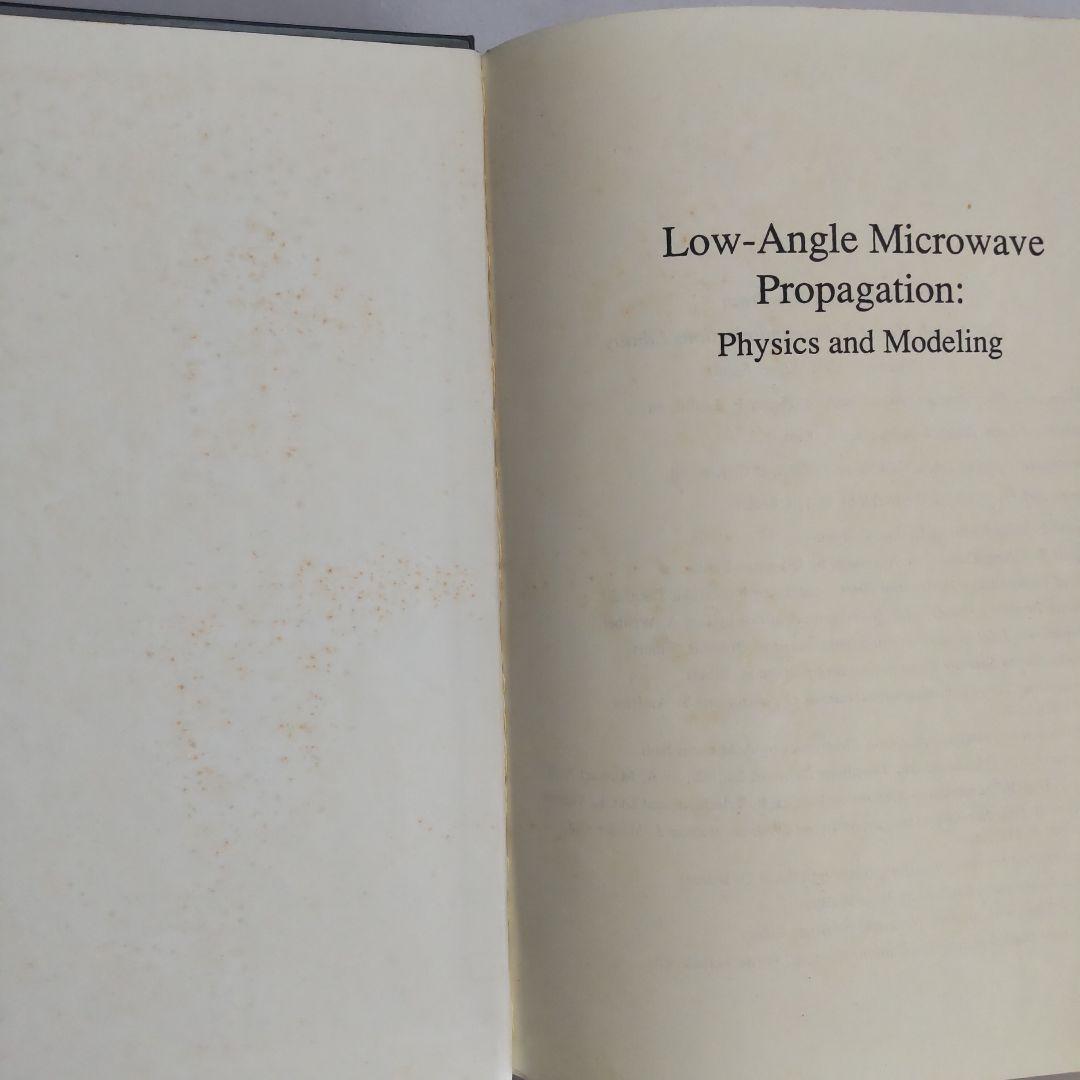 洋書 Low-Angle Microwave Propagation