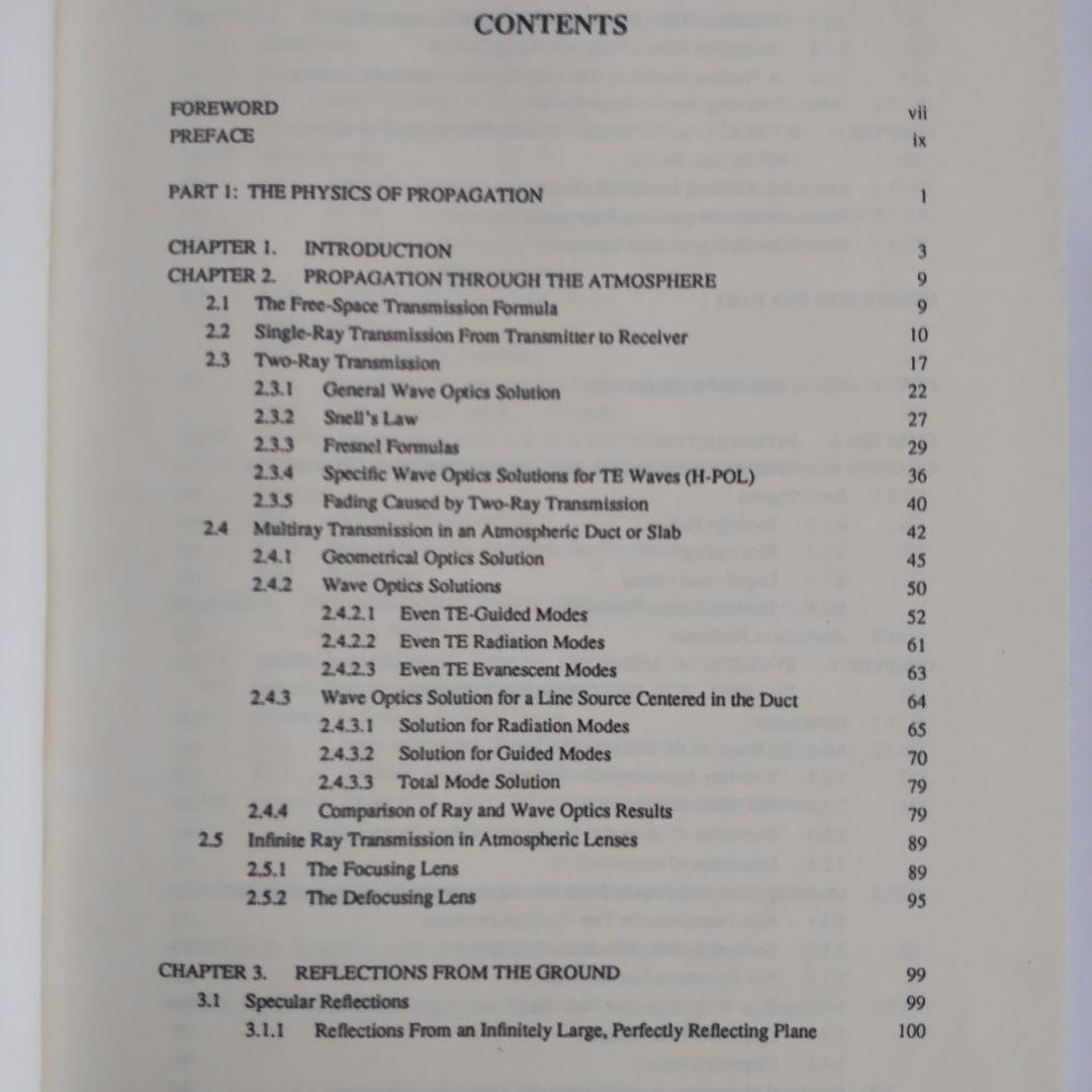 洋書 Low-Angle Microwave Propagation