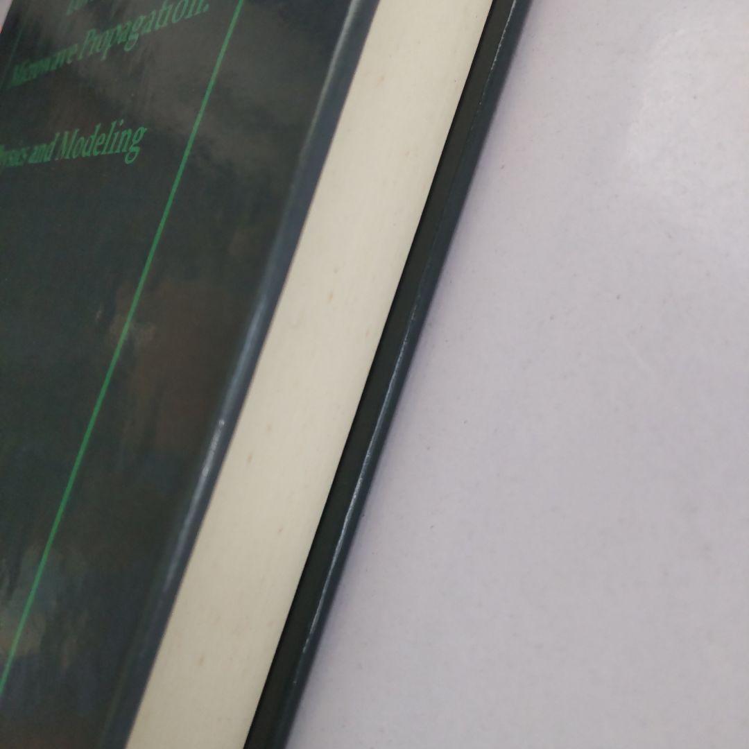 洋書 Low-Angle Microwave Propagation