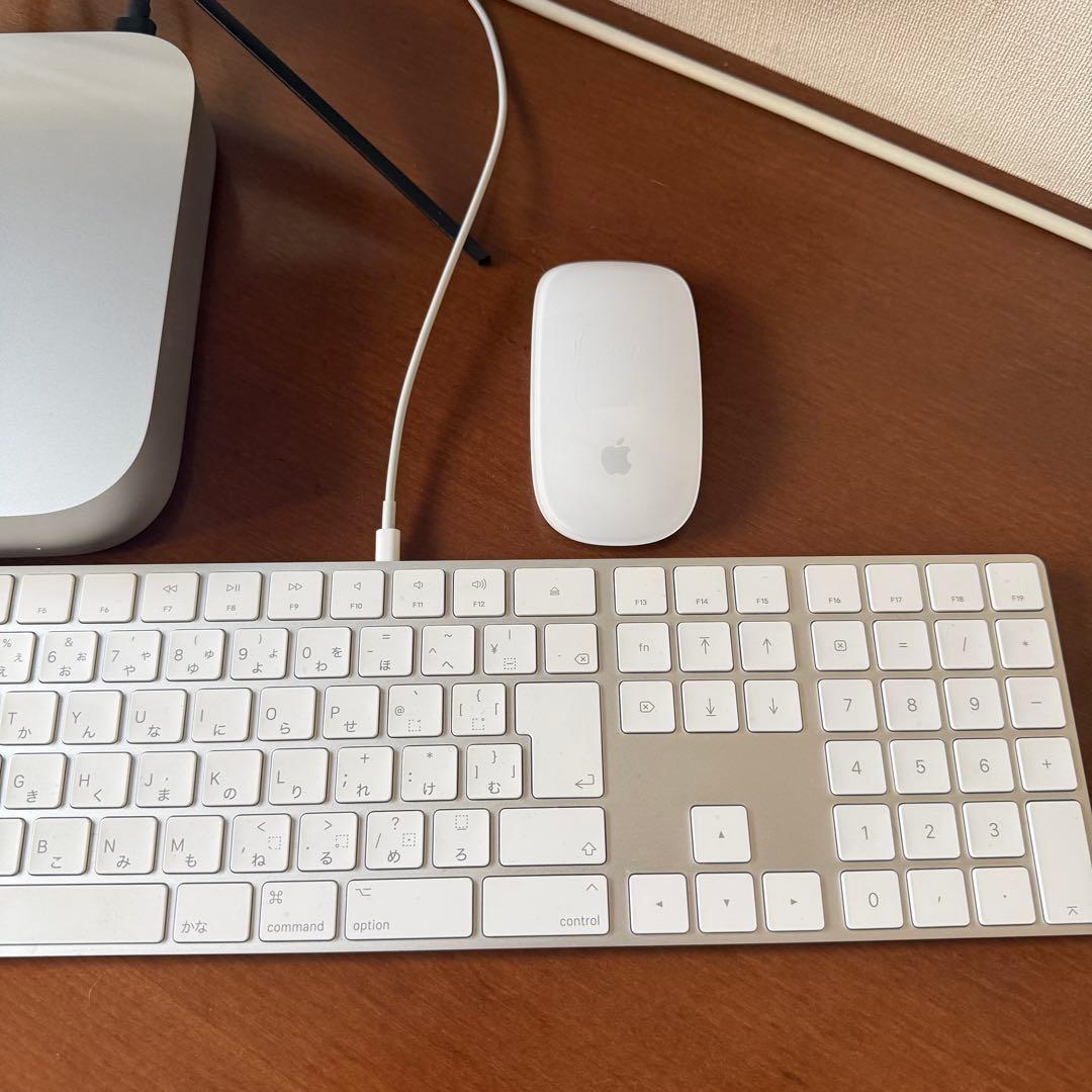 Mac mini + 28インチ モニター + 純正キーボード+純正マウス