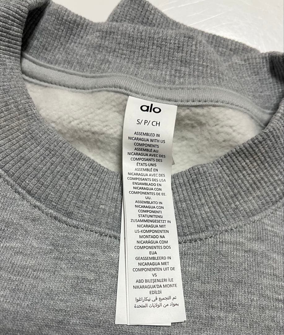 【新品未使用タグ付き】Alo yoga スウェット グレー　Sサイズ