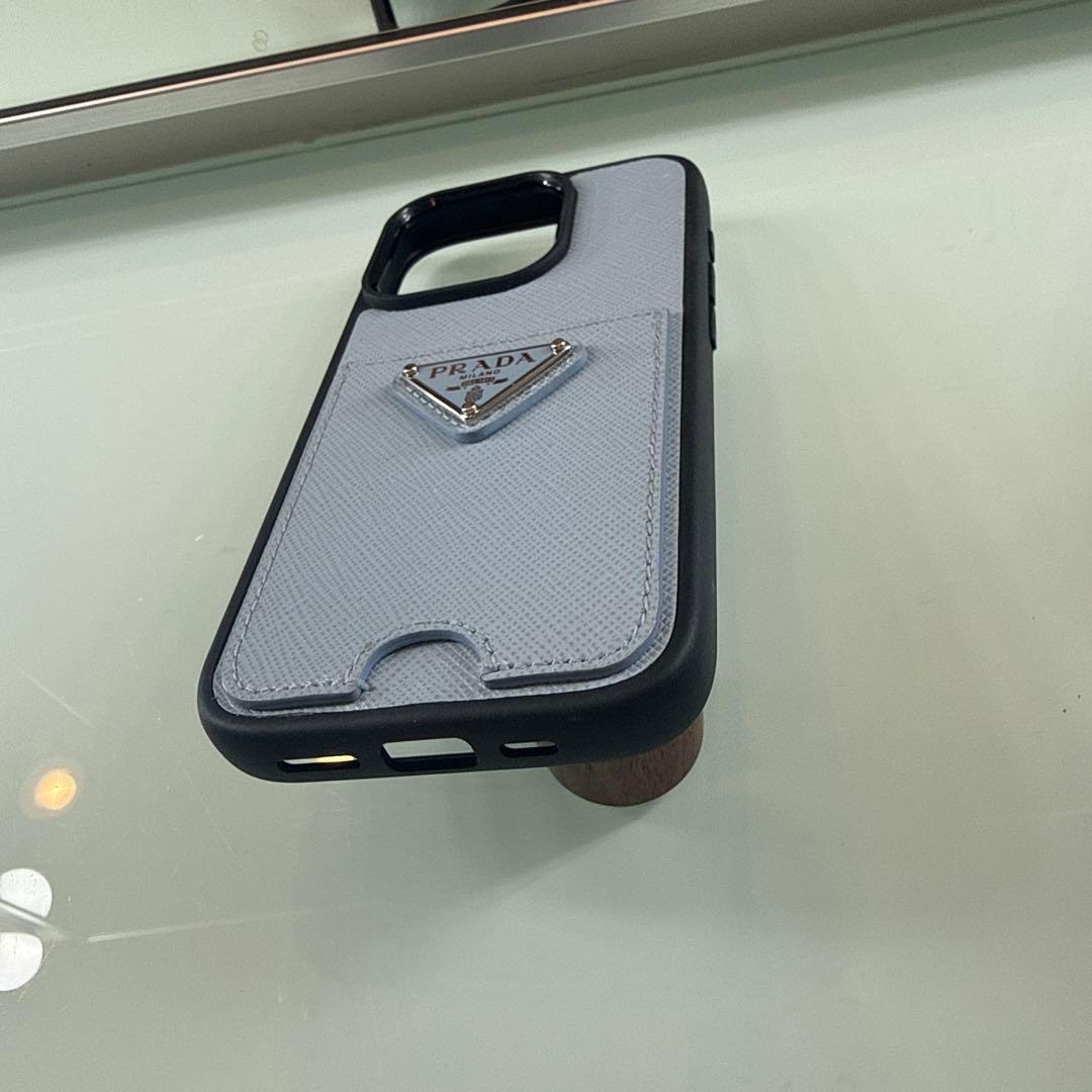 PRADA iPhone16pro ケース（薄い水色）