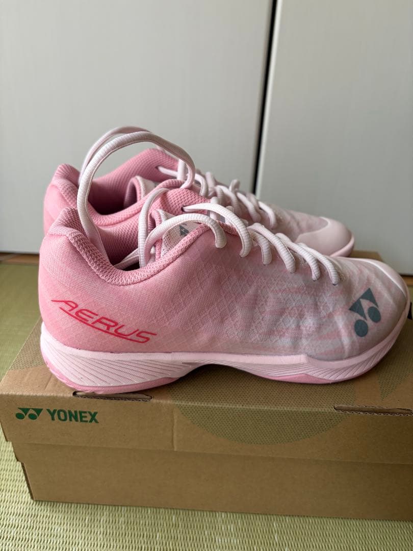 莉　YONEX パワークッション　エアラスZウィメン ２３cm