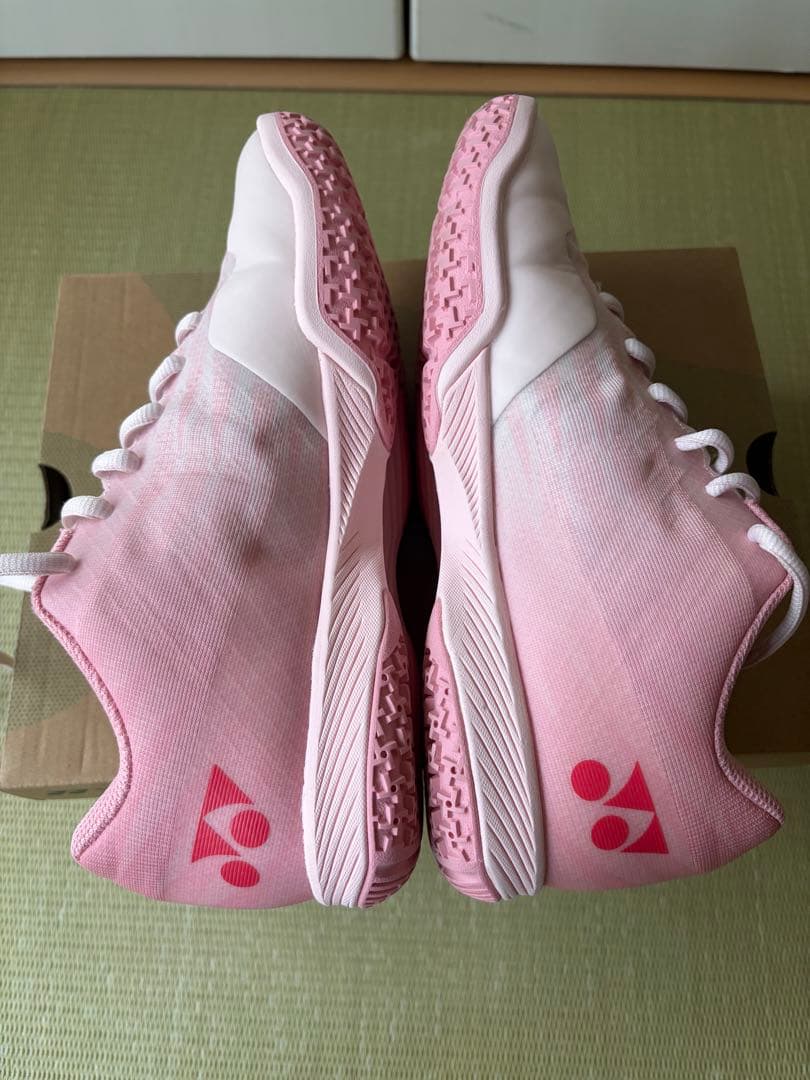 莉　YONEX パワークッション　エアラスZウィメン ２３cm