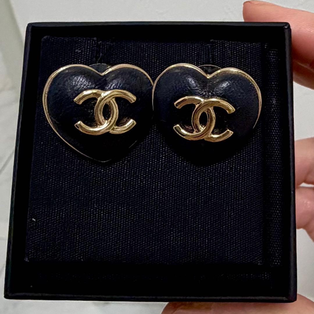 CHANEL シャネル 2022年 ラムスキン ハートピアス　ココマーク