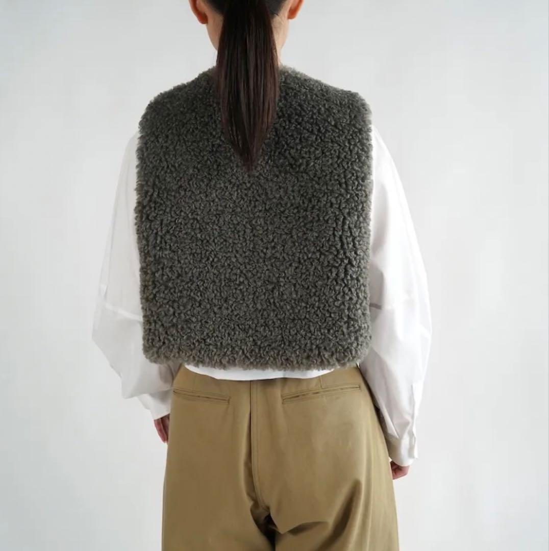 トップス FAUX SHEARLING CROPPED VEST(OLIVE DRAB)