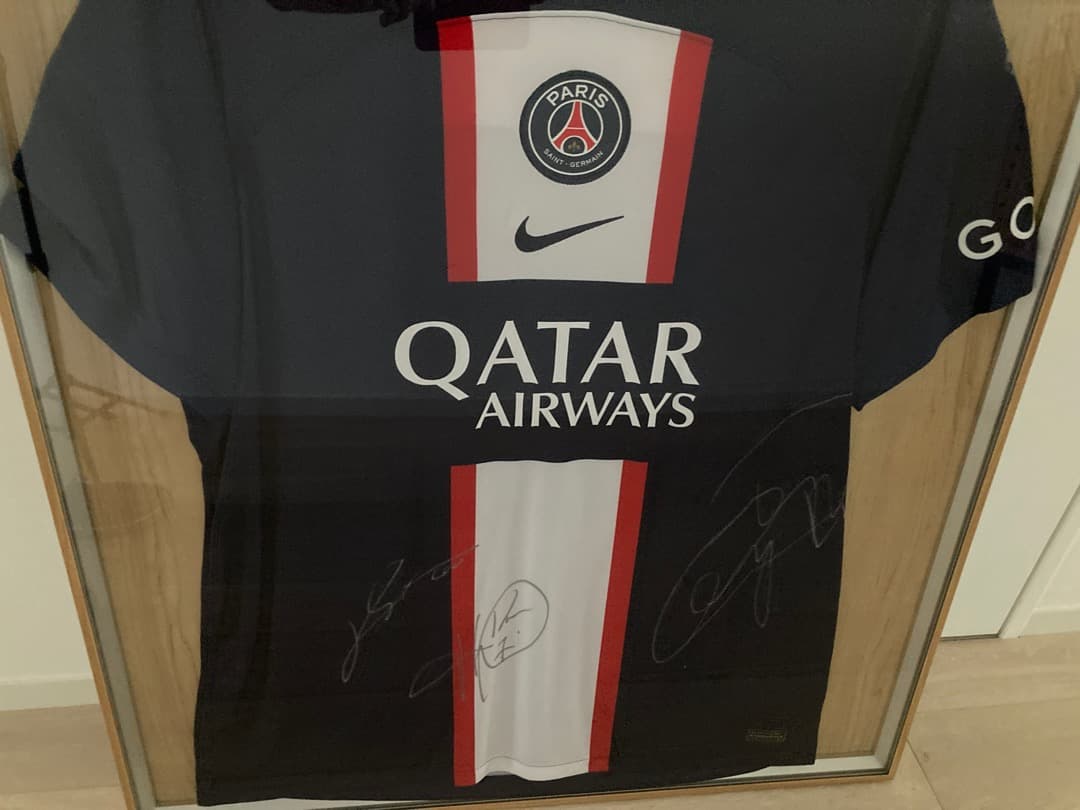 【希少　額入り】メッシ・ネイマール・エンバペ　3選手の直筆サイン入りユニフォーム