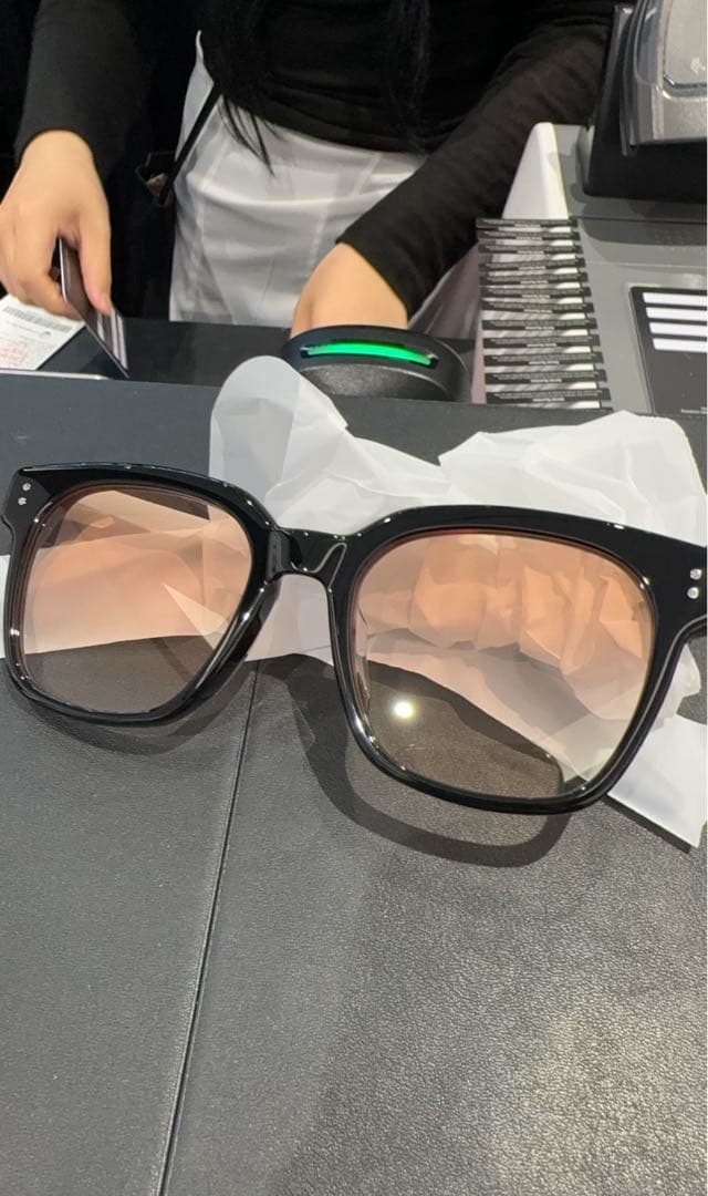 GENTLE MONSTERジェントルモンスター サングラス UNA.CN