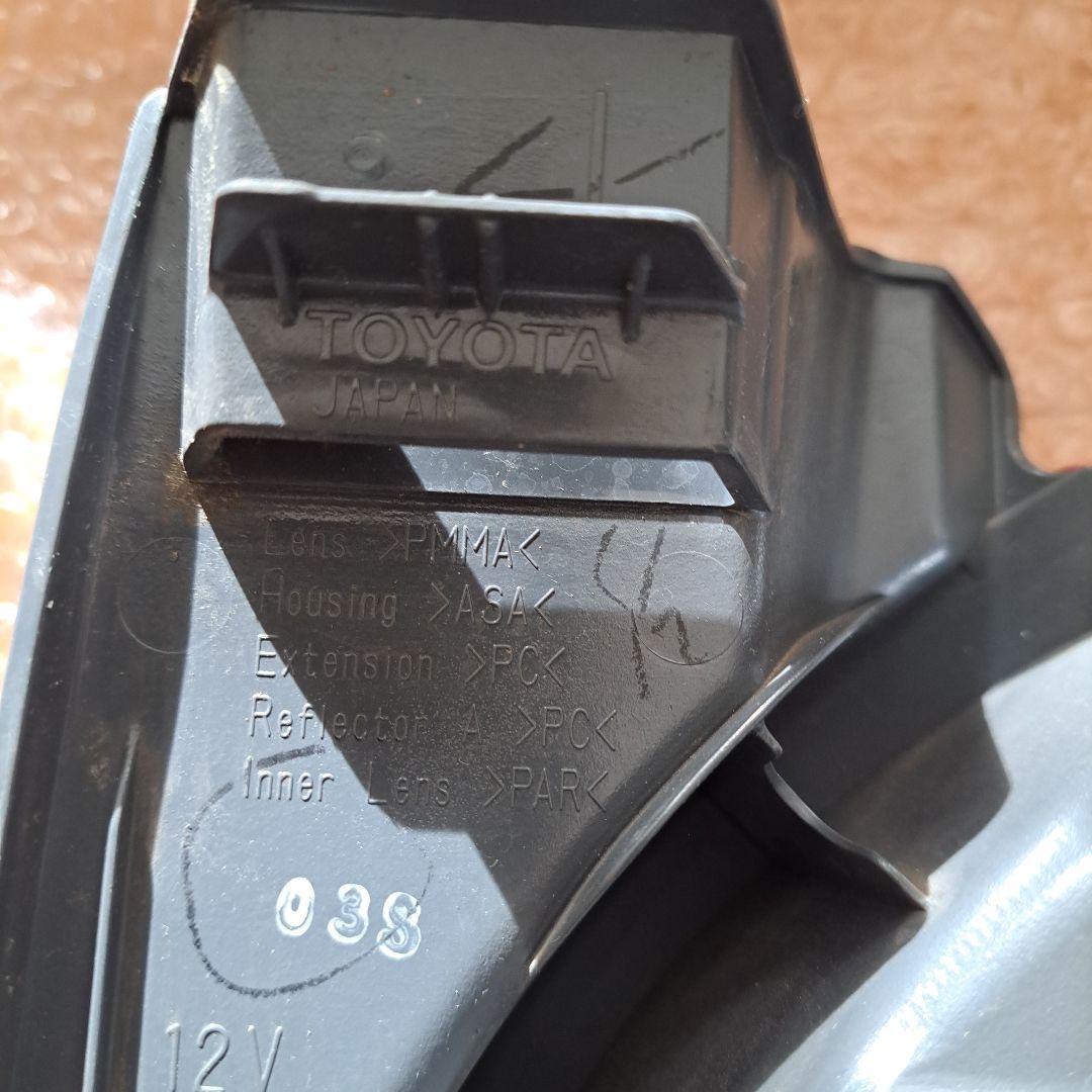 ハイエース200系純正 テールランプ