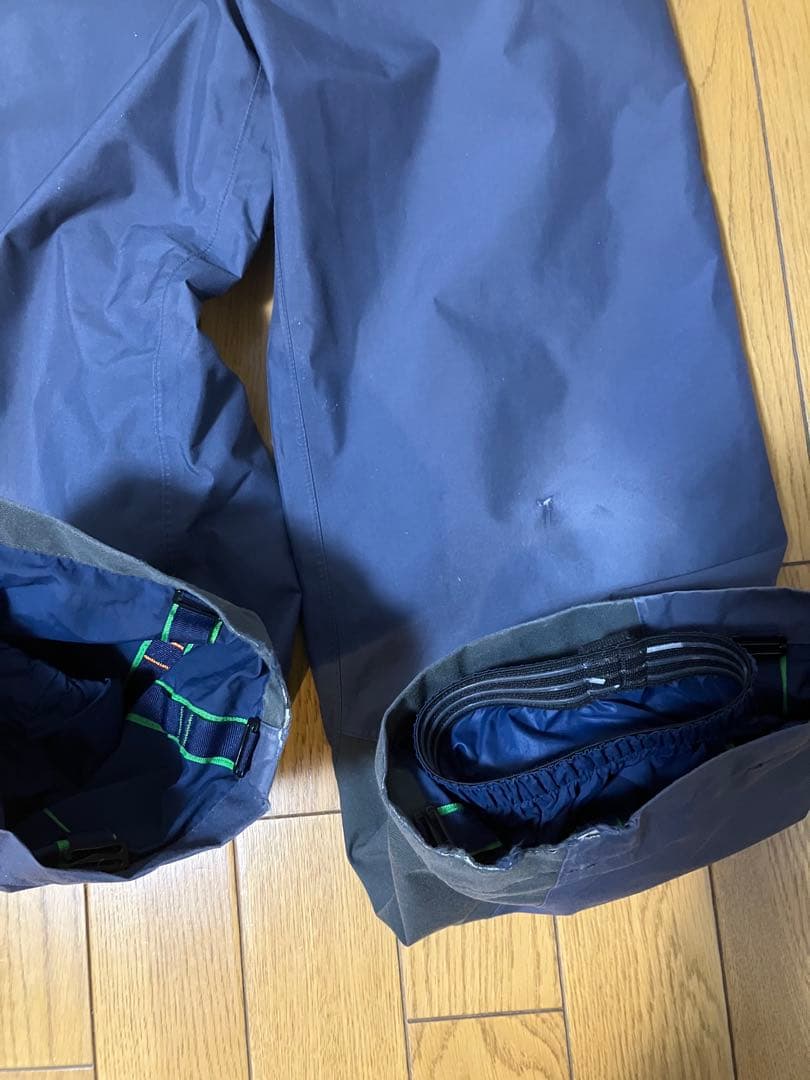 モンベルの子ども用スキーウェア上下セット