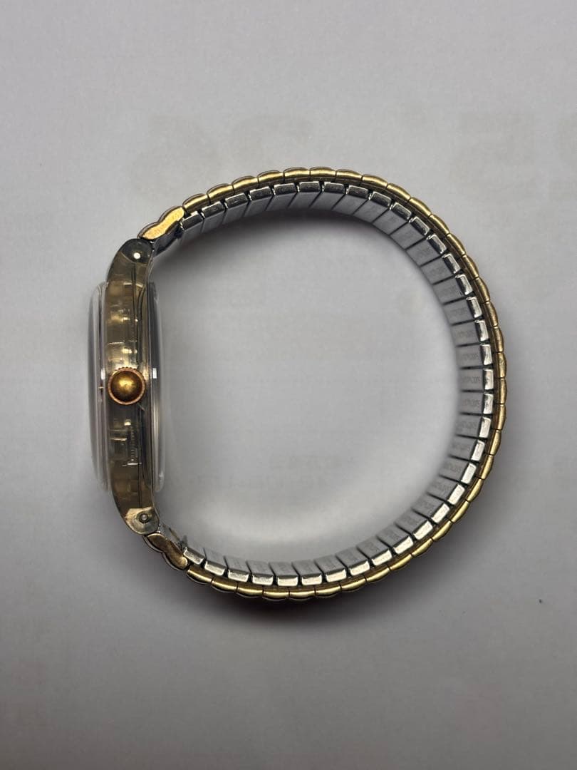 Swatch 赤色ダイヤル 金属ベルト 時計