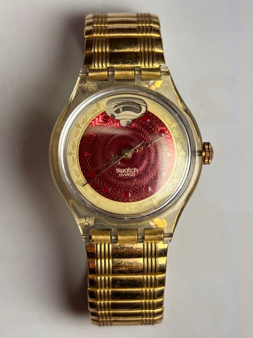 Swatch 赤色ダイヤル 金属ベルト 時計