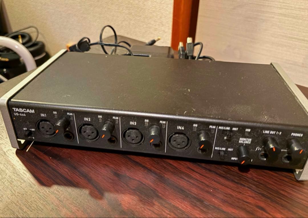 TASCAM US-4×4 HR オーディオインターフェイス