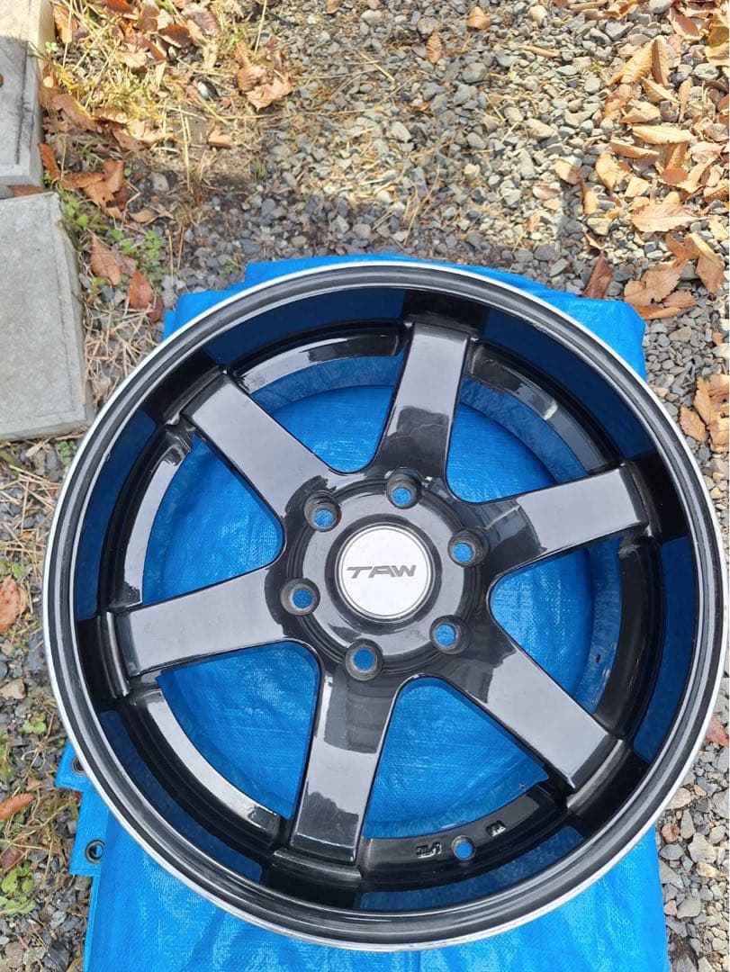 ハイエース　TAW 18インチ ブラックホイール