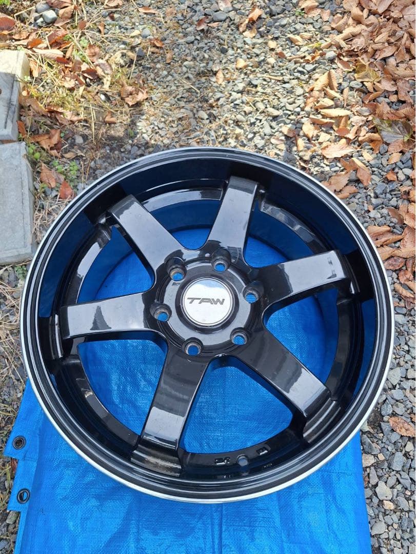ハイエース　TAW 18インチ ブラックホイール