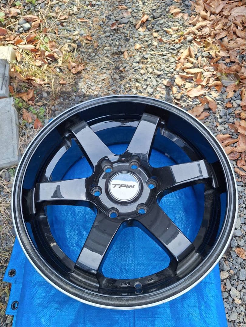 ハイエース　TAW 18インチ ブラックホイール