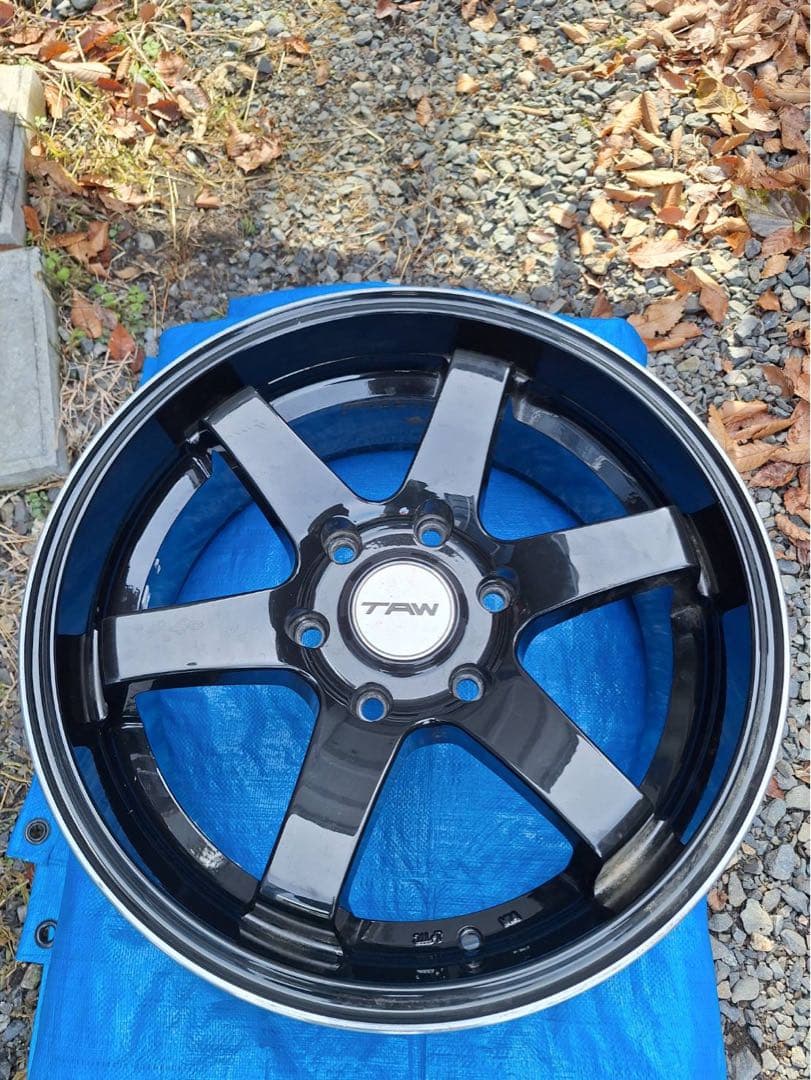 ハイエース　TAW 18インチ ブラックホイール