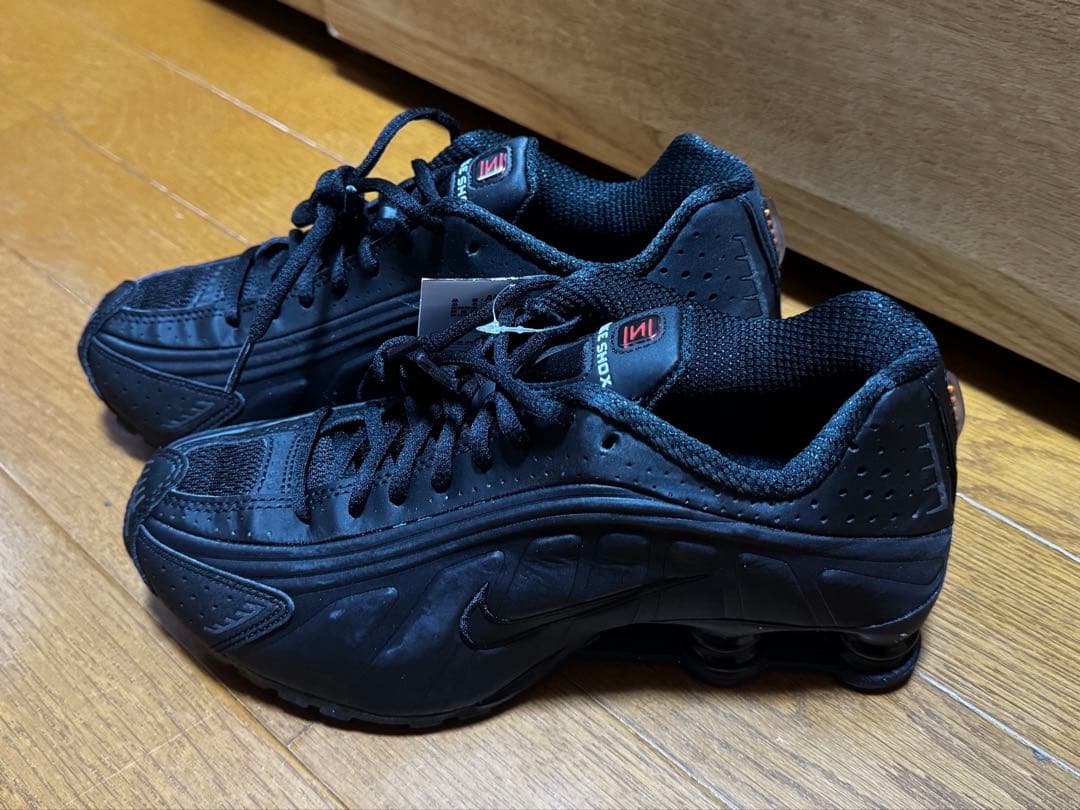 NIKE ショックR4 ブラック