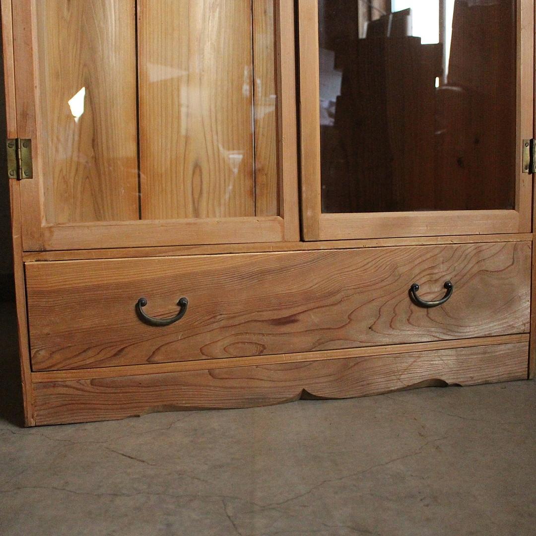 古い木枠のガラス戸棚×木製引き出し　食器棚　水屋　キャビネット　古家具　古民家