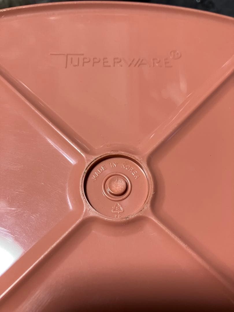 Tupperware ピンク 円形保存容器