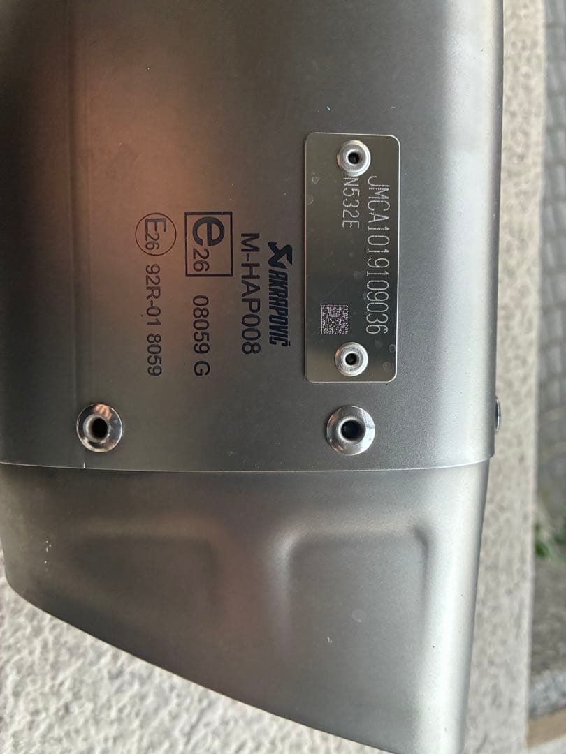 glow　AKRAPOVIC アクラポビッチ　マフラー