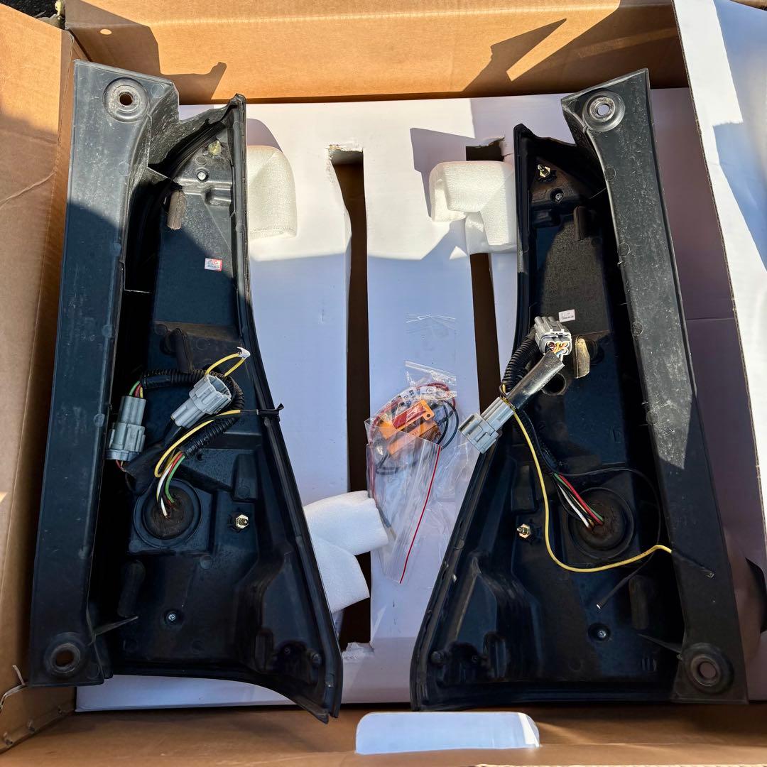 k*.様 クリスタルアイ ファイバーLEDテールランプ ブラック C27セレナ前