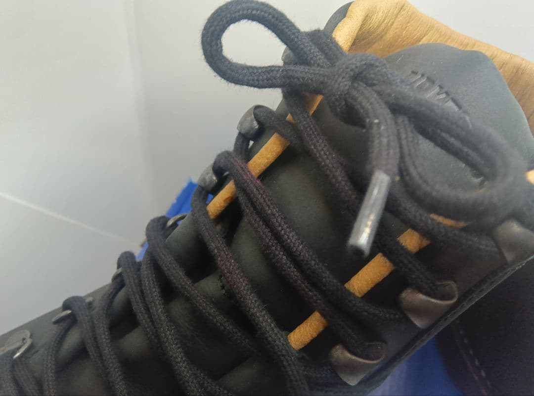 R*8様 新品ビルケンシュトックジャクソントレッキングブーツ40黒260