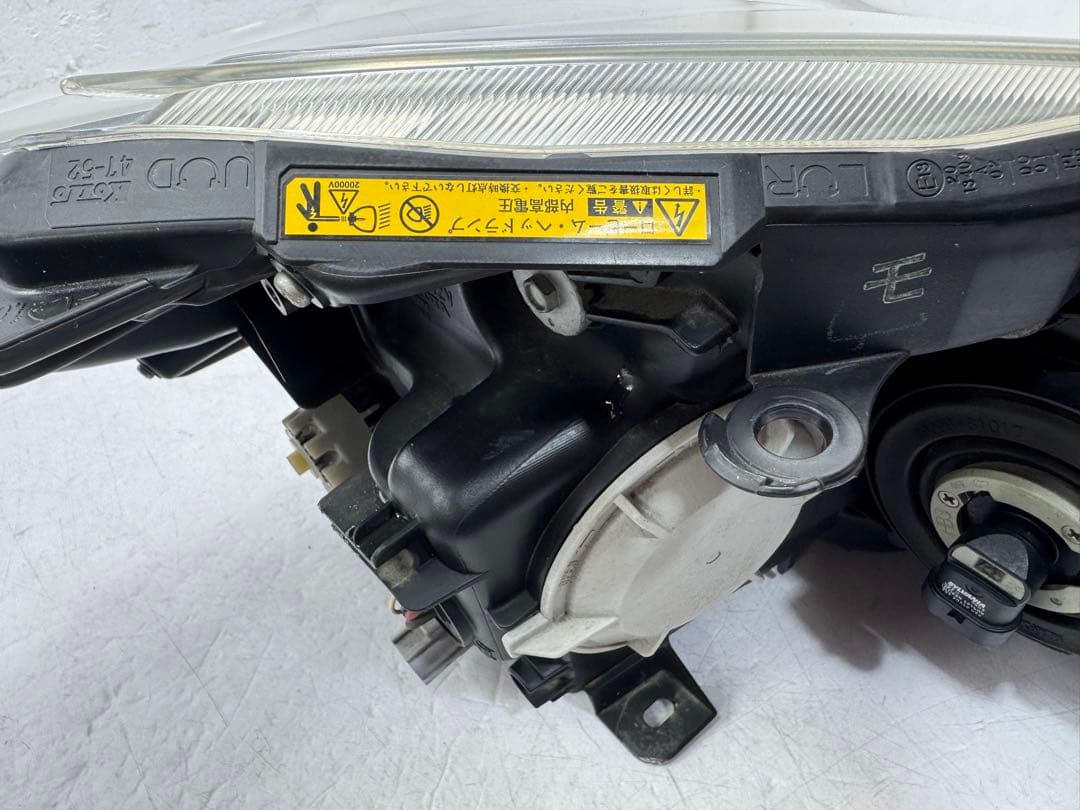 プリウスZVW30後期ヘッドライト左右セットキセノHIDレベ付コイト47-52