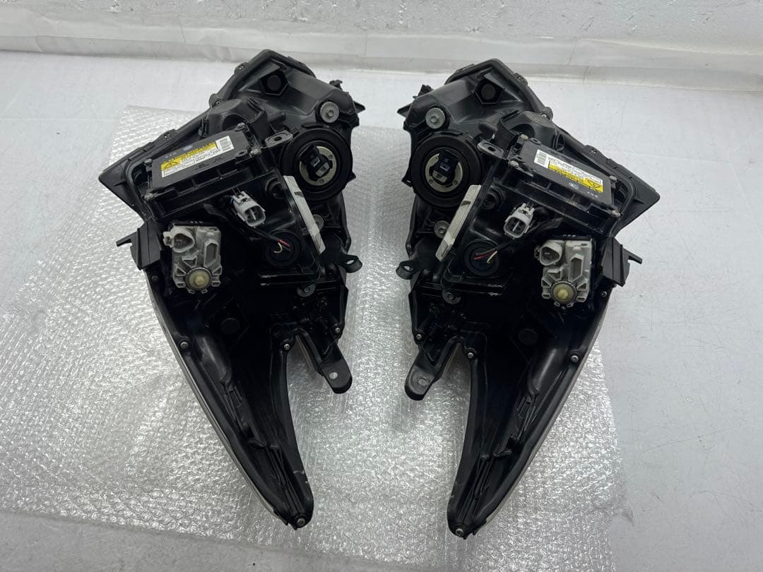 プリウスZVW30後期ヘッドライト左右セットキセノHIDレベ付コイト47-52