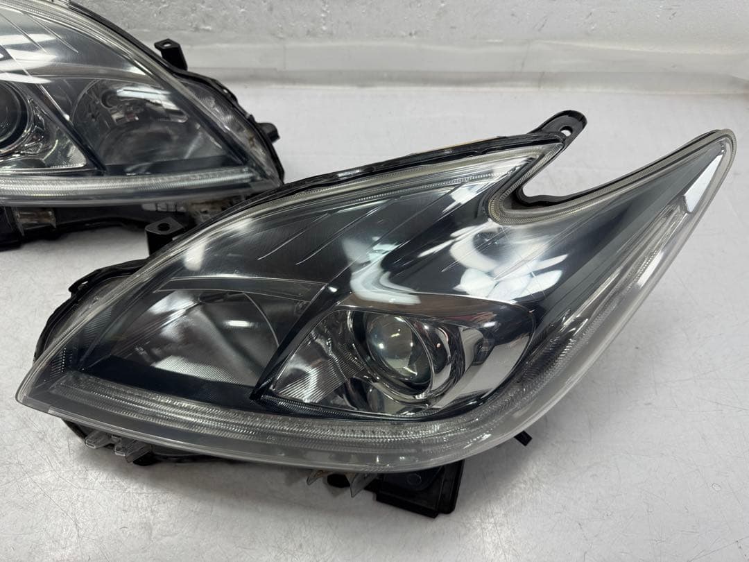 プリウスZVW30後期ヘッドライト左右セットキセノHIDレベ付コイト47-52