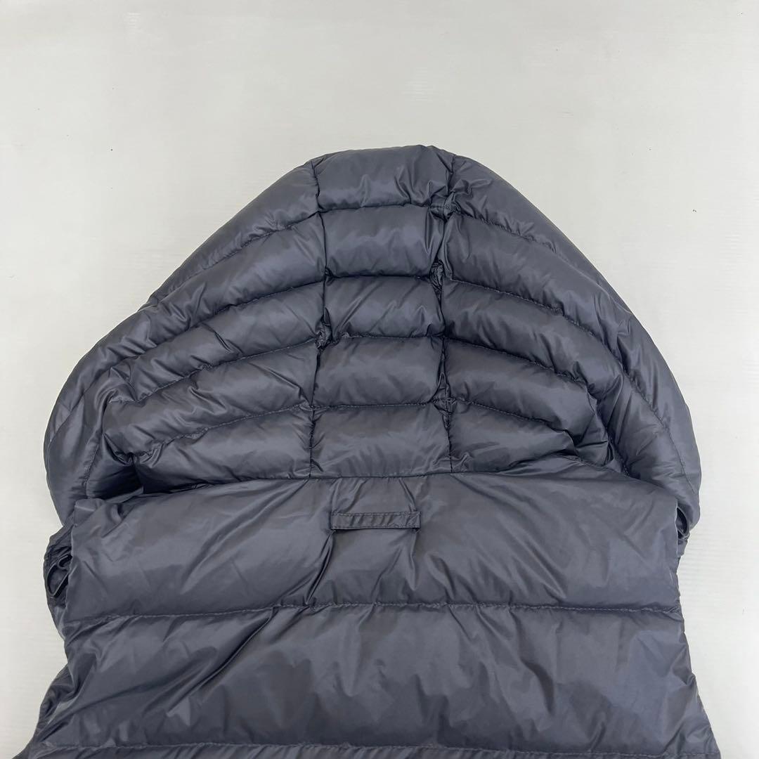 美品 ☆モンクレール☆ ダウンベスト フード付き ネイビー