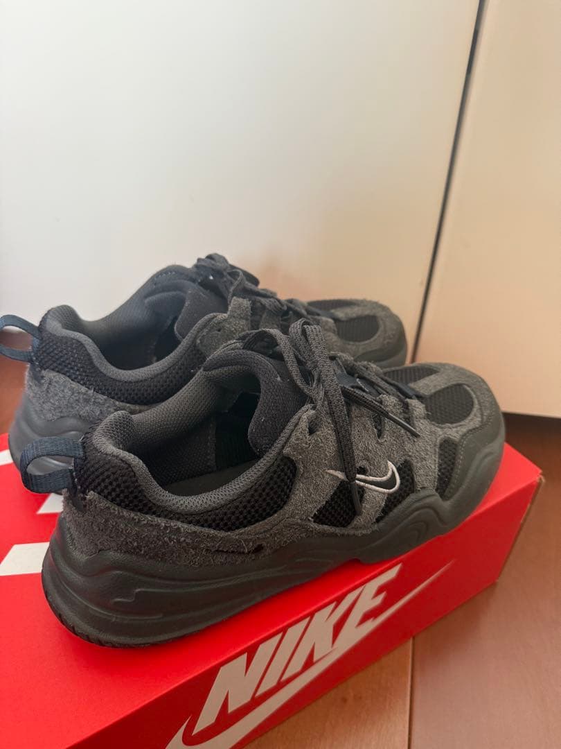 NIKE TECH HERA ナイキテックヘラ　24.0cm