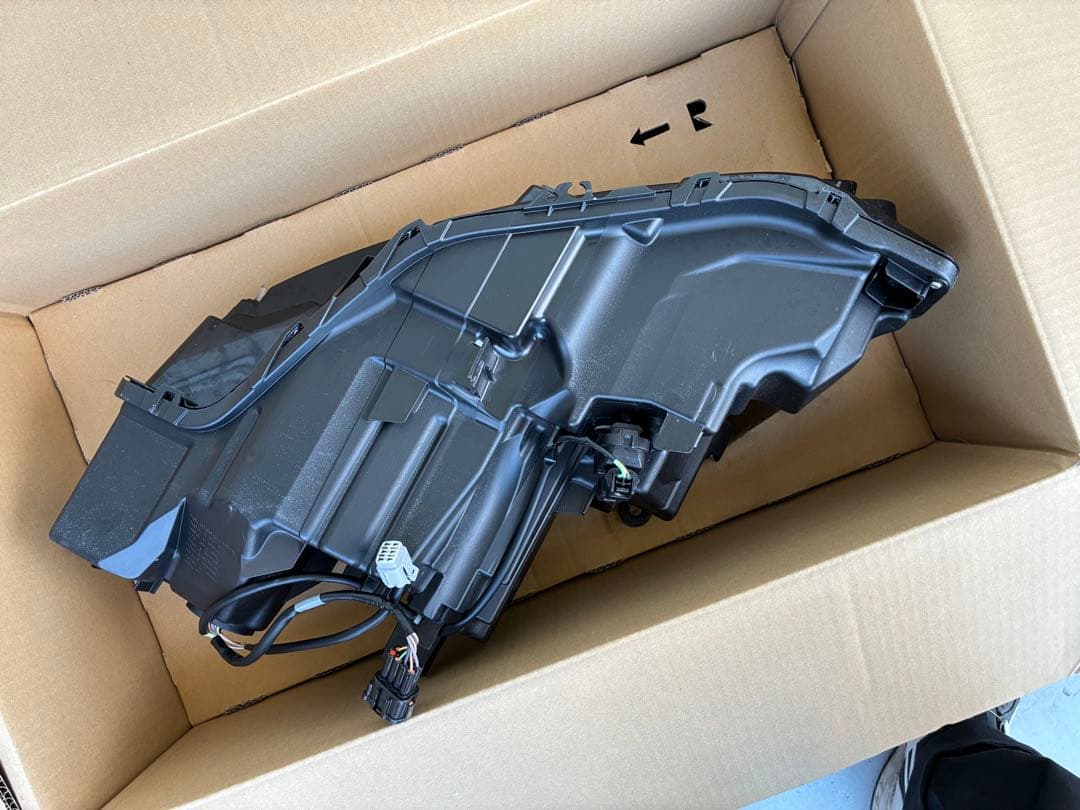 Ｔ３３エクストレイル　右ヘッドライト