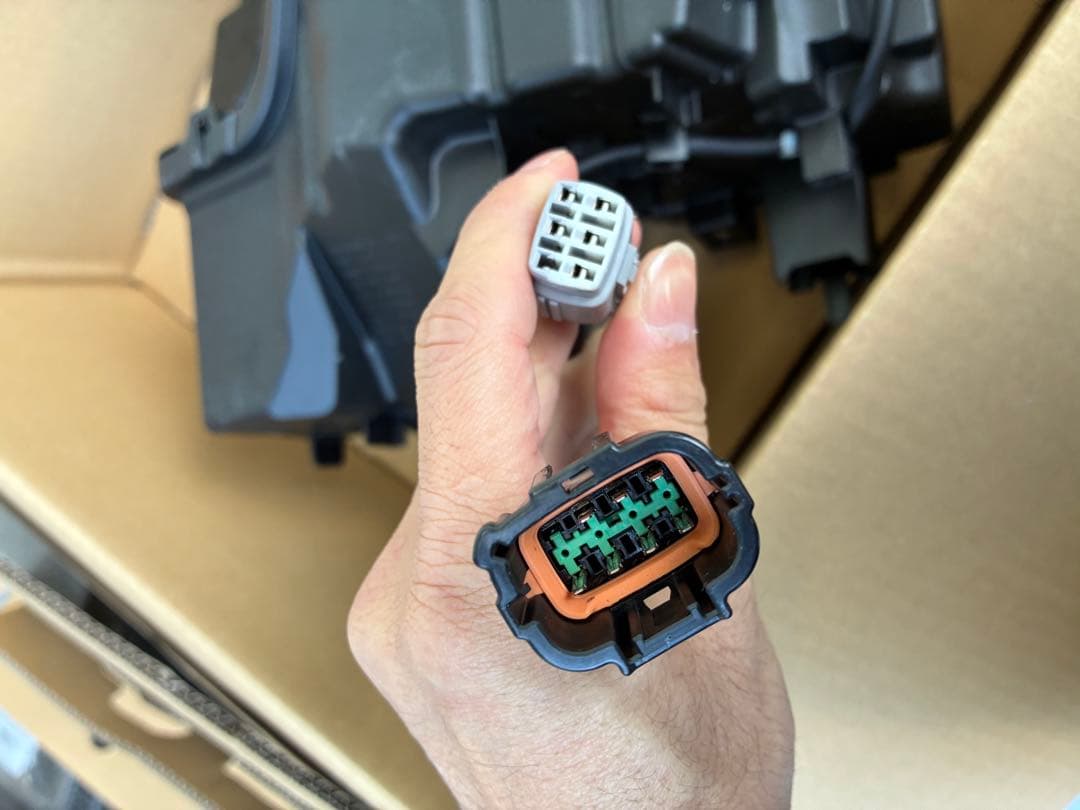 Ｔ３３エクストレイル　右ヘッドライト