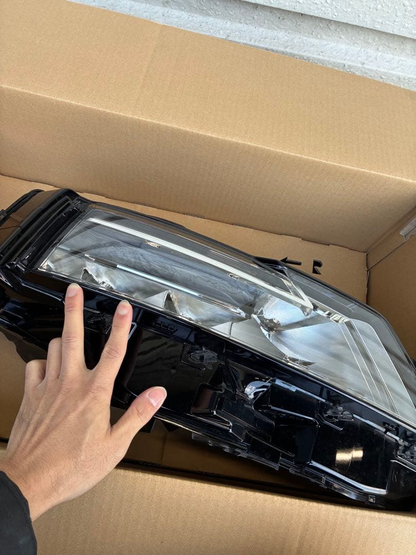 Ｔ３３エクストレイル　右ヘッドライト