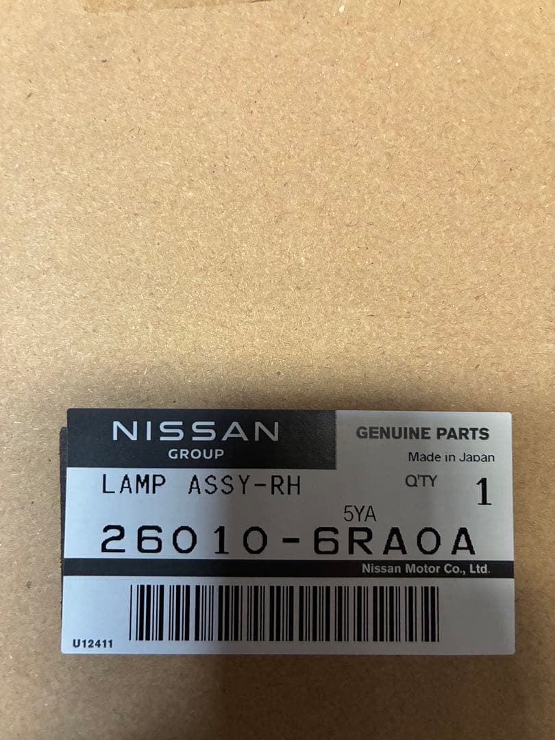 Ｔ３３エクストレイル　右ヘッドライト