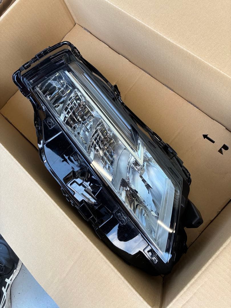 Ｔ３３エクストレイル　右ヘッドライト