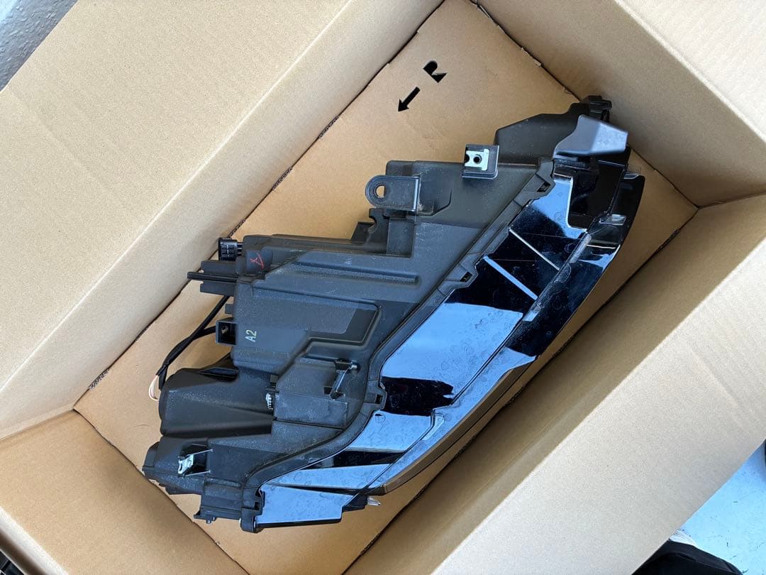 Ｔ３３エクストレイル　右ヘッドライト