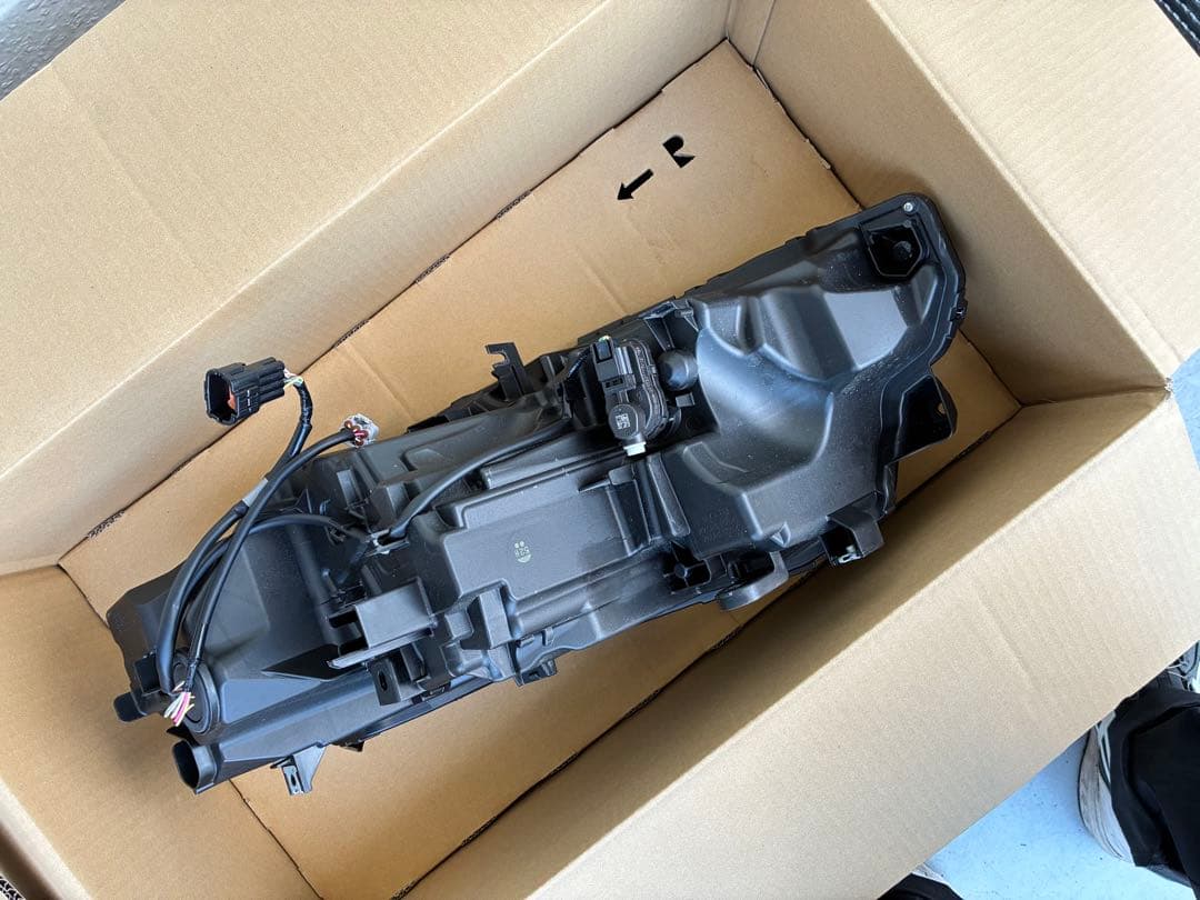 Ｔ３３エクストレイル　右ヘッドライト