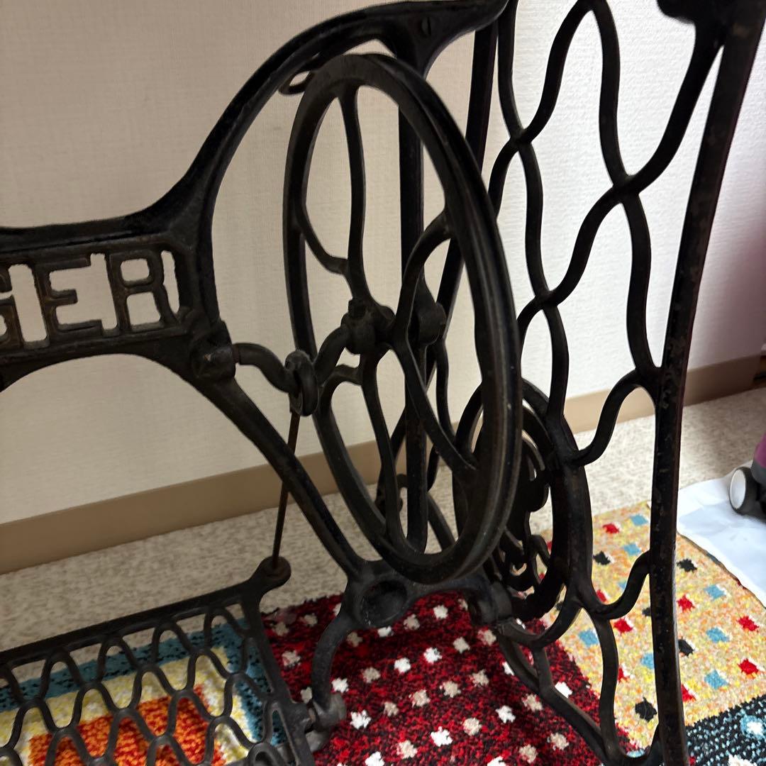 mimosaです。 ミシン台　SINGER アンティーク　テーブル仕立て